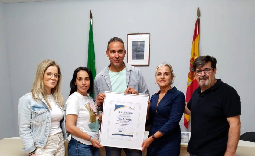 Imagen Donación oficial de la Mancomunidad Valle del Alagón, resultado del evento solidario “Niños de Oro”.